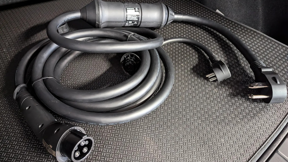 A Guide to Different Types of Electrical Car Accessories – Life Essentials