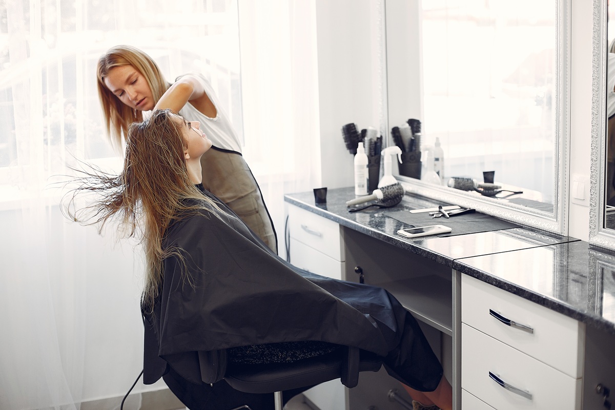 A Guide to Hairdresser Uniforms: How to Choose a Polished but Comfortable Look – theaussieway73